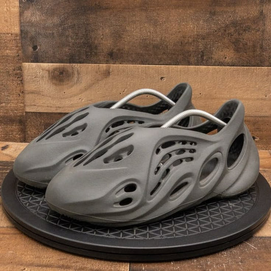 ADIDAS YEEZY FOAM RNR CARBON