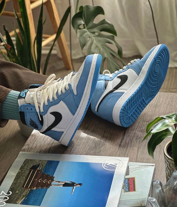 Jordan Air Jordan 1 Retro High OG "University Blue" sneakers
